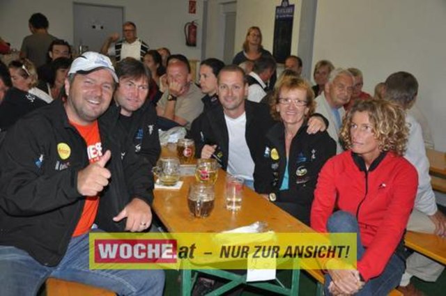 An die 500 Triathleten mußten 500 Meter schwimmen, 32 Kilometer radfahren und 6,7 Kilometer laufen.