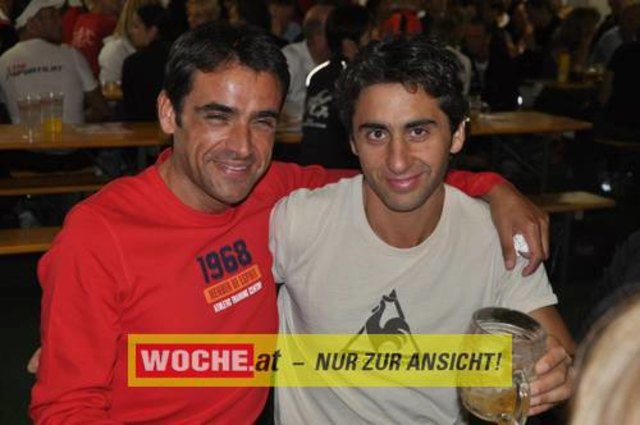 An die 500 Triathleten mußten 500 Meter schwimmen, 32 Kilometer radfahren und 6,7 Kilometer laufen.