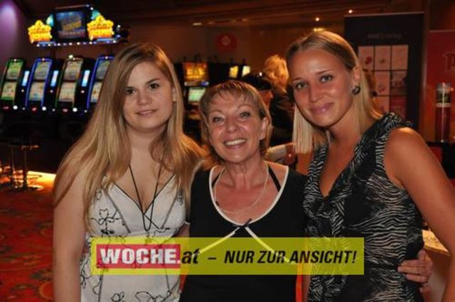 Im Casino Velden wurden die besten Kärntner Genuss Läden von den Genuss-Guide-Herausgebern Willy Lehmann und Fritz Stifsohn sowie Landesrat Josef Martinz ausgezeichnet.