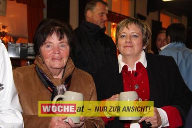 Die Ganslsaison wurde heuer bei den "Tschebull Wirten" Hans, Hannes und Stefan Tschemernjak mit einem Festtagsgansl -Manifest eröffnet.