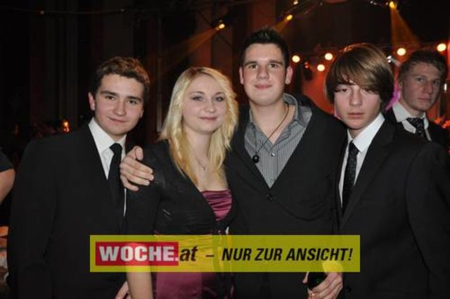 60 Maturanten am Gymnasium-Ball mit dem Motto: "Russian Nights".
