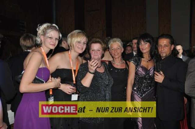 60 Maturanten am Gymnasium-Ball mit dem Motto: "Russian Nights".