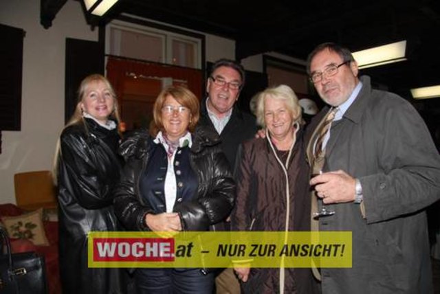 Die Ganslsaison wurde heuer bei den "Tschebull Wirten" Hans, Hannes und Stefan Tschemernjak mit einem Festtagsgansl -Manifest eröffnet.