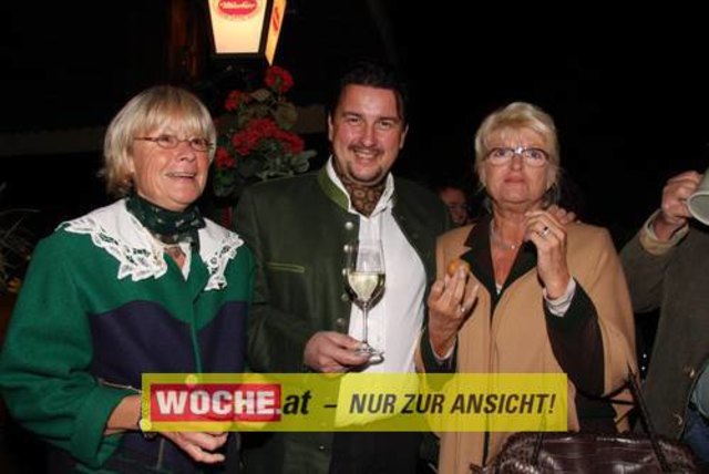 Die Ganslsaison wurde heuer bei den "Tschebull Wirten" Hans, Hannes und Stefan Tschemernjak mit einem Festtagsgansl -Manifest eröffnet.