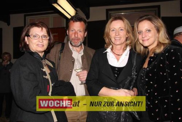 Die Ganslsaison wurde heuer bei den "Tschebull Wirten" Hans, Hannes und Stefan Tschemernjak mit einem Festtagsgansl -Manifest eröffnet.