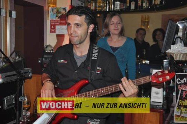 Vino Nuovo Party mit "effect 3" im Caffe Latte.