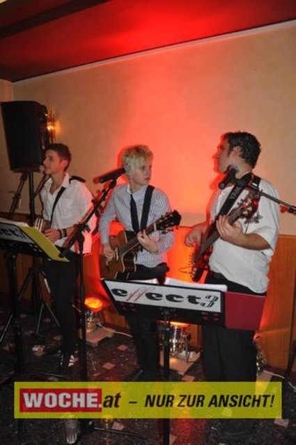Vino Nuovo Party mit "effect 3" im Caffe Latte.