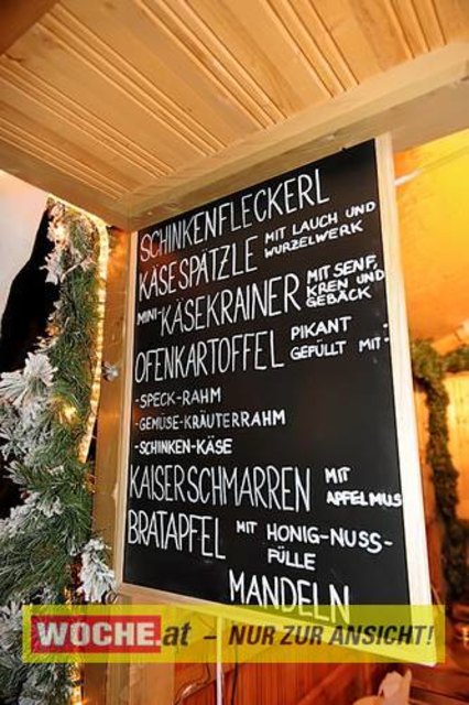 Die Telekom veranstaltete für ihre Business Kunden einen Weihnacht-Wunderwald in der Kärntner Zentrale der Telekom, wo diese bei Puntsch, Verhackertenbrote und Maroni einen Christbaum aussuchen durften.