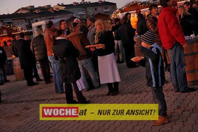 Die Telekom veranstaltete für ihre Business Kunden einen Weihnacht-Wunderwald in der Kärntner Zentrale der Telekom, wo diese bei Puntsch, Verhackertenbrote und Maroni einen Christbaum aussuchen durften.
