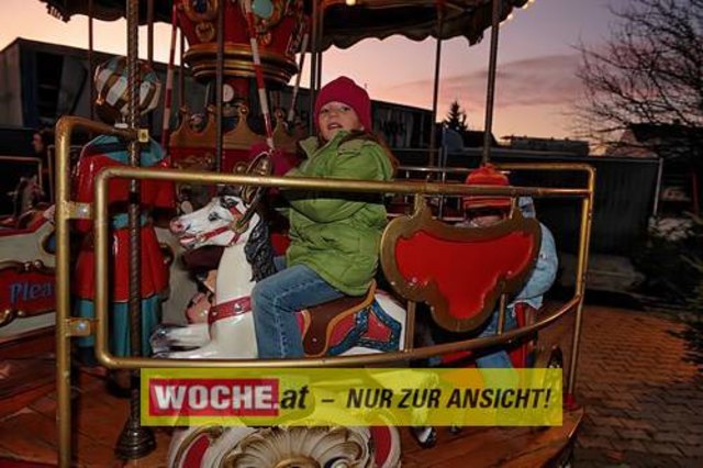 Die Telekom veranstaltete für ihre Business Kunden einen Weihnacht-Wunderwald in der Kärntner Zentrale der Telekom, wo diese bei Puntsch, Verhackertenbrote und Maroni einen Christbaum aussuchen durften.