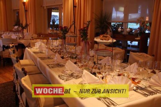 Die Ganslsaison wurde heuer bei den "Tschebull Wirten" Hans, Hannes und Stefan Tschemernjak mit einem Festtagsgansl -Manifest eröffnet.