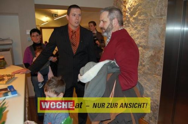 Großer Andrang herrschte bei der Eröffnung der renovierten Volksbank am Gmündner Hauptplatz.