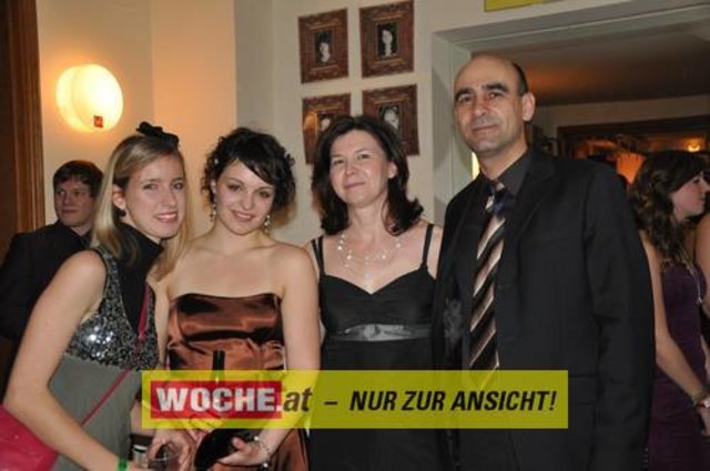 60 Maturanten am Gymnasium-Ball mit dem Motto: "Russian Nights".