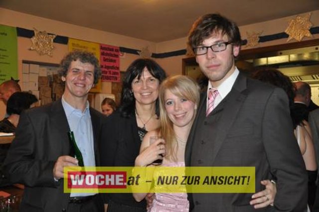 60 Maturanten am Gymnasium-Ball mit dem Motto: "Russian Nights".