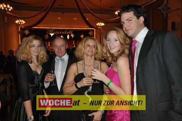 60 Maturanten am Gymnasium-Ball mit dem Motto: "Russian Nights".
