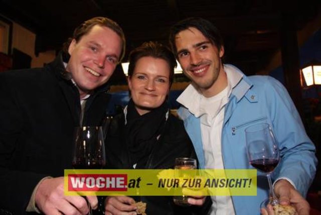 Die Ganslsaison wurde heuer bei den "Tschebull Wirten" Hans, Hannes und Stefan Tschemernjak mit einem Festtagsgansl -Manifest eröffnet.