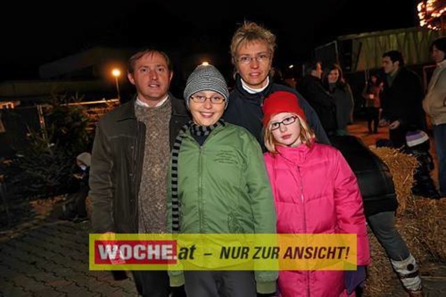 Die Telekom veranstaltete für ihre Business Kunden einen Weihnacht-Wunderwald in der Kärntner Zentrale der Telekom, wo diese bei Puntsch, Verhackertenbrote und Maroni einen Christbaum aussuchen durften.