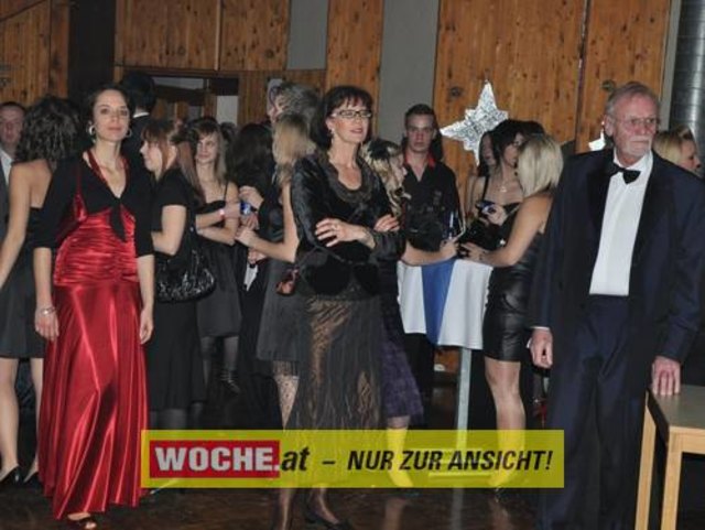 60 Maturanten am Gymnasium-Ball mit dem Motto: "Russian Nights".