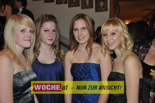 60 Maturanten am Gymnasium-Ball mit dem Motto: "Russian Nights".
