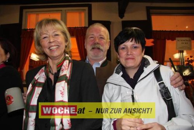 Die Ganslsaison wurde heuer bei den "Tschebull Wirten" Hans, Hannes und Stefan Tschemernjak mit einem Festtagsgansl -Manifest eröffnet.