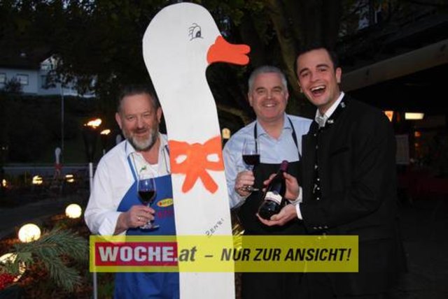 Die Ganslsaison wurde heuer bei den "Tschebull Wirten" Hans, Hannes und Stefan Tschemernjak mit einem Festtagsgansl -Manifest eröffnet.