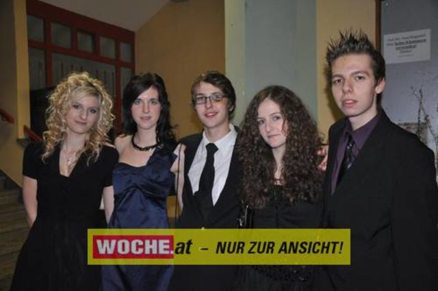 60 Maturanten am Gymnasium-Ball mit dem Motto: "Russian Nights".