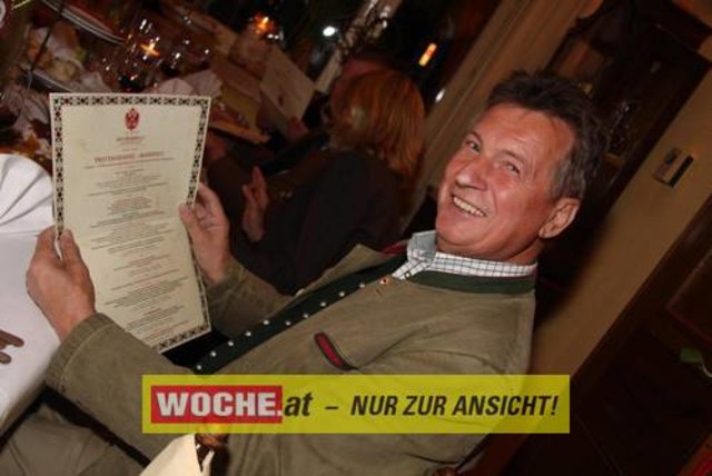 Die Ganslsaison wurde heuer bei den "Tschebull Wirten" Hans, Hannes und Stefan Tschemernjak mit einem Festtagsgansl -Manifest eröffnet.