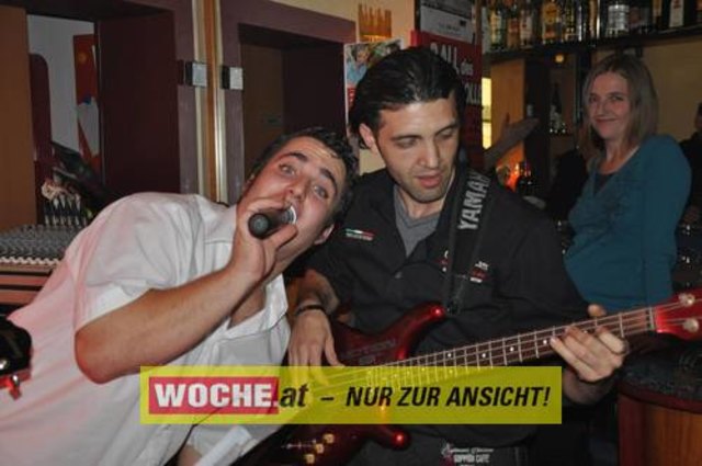Vino Nuovo Party mit "effect 3" im Caffe Latte.