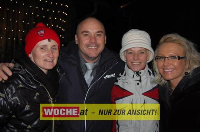Adventzauber am Lindenhof! Wilfried und Klaudia Maierhofer luden Freunde und Nachbarn in ihren Weihnachtsgarten ein.