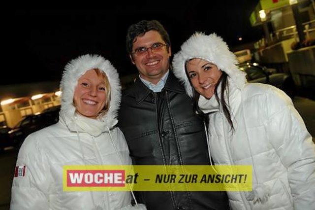 Die Telekom veranstaltete für ihre Business Kunden einen Weihnacht-Wunderwald in der Kärntner Zentrale der Telekom, wo diese bei Puntsch, Verhackertenbrote und Maroni einen Christbaum aussuchen durften.