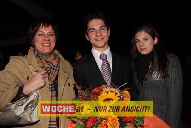Die Ganslsaison wurde heuer bei den "Tschebull Wirten" Hans, Hannes und Stefan Tschemernjak mit einem Festtagsgansl -Manifest eröffnet.