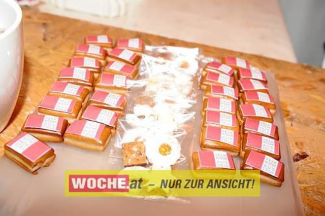 Die Telekom veranstaltete für ihre Business Kunden einen Weihnacht-Wunderwald in der Kärntner Zentrale der Telekom, wo diese bei Puntsch, Verhackertenbrote und Maroni einen Christbaum aussuchen durften.