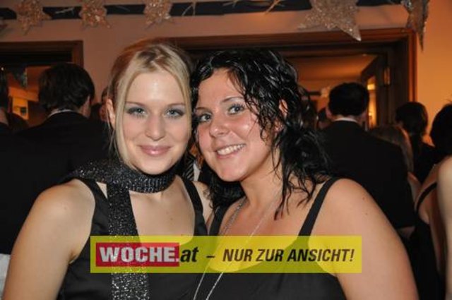 60 Maturanten am Gymnasium-Ball mit dem Motto: "Russian Nights".