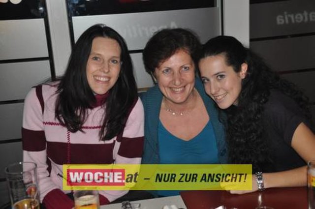 Vino Nuovo Party mit "effect 3" im Caffe Latte.