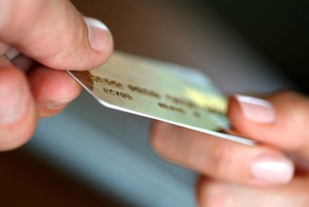 Riesige Betrugswelle 100 000 Kreditkarten In Deutschland