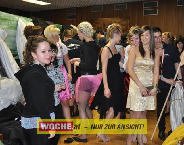 60 Maturanten am Gymnasium-Ball mit dem Motto: "Russian Nights".