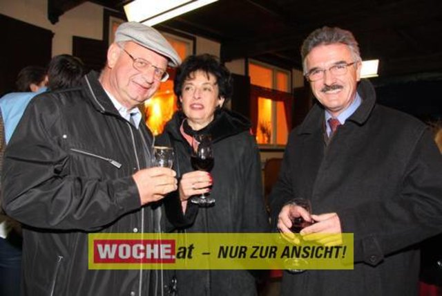 Die Ganslsaison wurde heuer bei den "Tschebull Wirten" Hans, Hannes und Stefan Tschemernjak mit einem Festtagsgansl -Manifest eröffnet.
