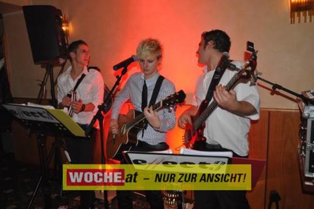 Vino Nuovo Party mit "effect 3" im Caffe Latte.