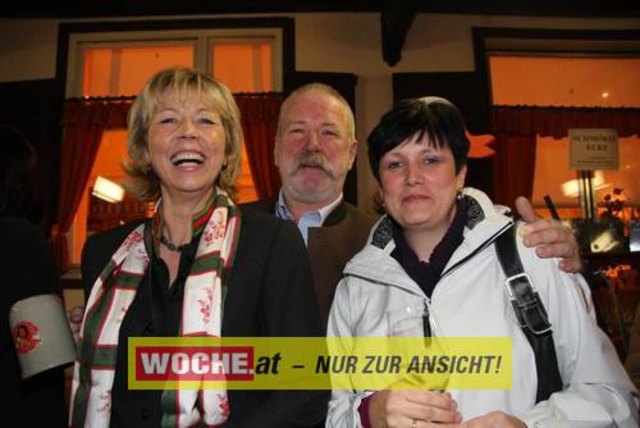 Die Ganslsaison wurde heuer bei den "Tschebull Wirten" Hans, Hannes und Stefan Tschemernjak mit einem Festtagsgansl -Manifest eröffnet.
