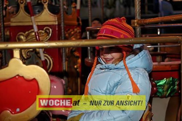 Die Telekom veranstaltete für ihre Business Kunden einen Weihnacht-Wunderwald in der Kärntner Zentrale der Telekom, wo diese bei Puntsch, Verhackertenbrote und Maroni einen Christbaum aussuchen durften.