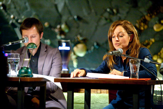 Die „Literarischen Papierflieger“ werden von Thomas Schafferer und Julia Sparber gelesen.