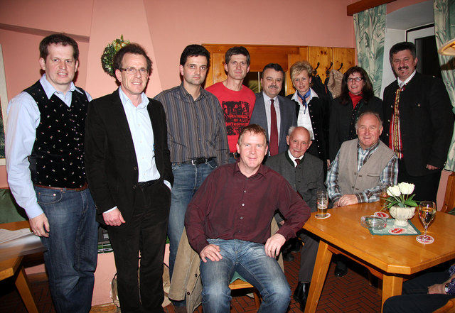 Alexander Fischer (Obm.-Stv.), KOB LAbg. Herwig Seiser, Helmut Stadtschreiber (Schriftführer), Herbert Zaminer, Bürgermeister Robert Strießnig, Karin Osternig (Erwachsenenbildung), Barbara Rauter (Kassier), Obm. Herbert Krassnig sowie Mag. Gerald Zaminer | Foto: Schusser/KK