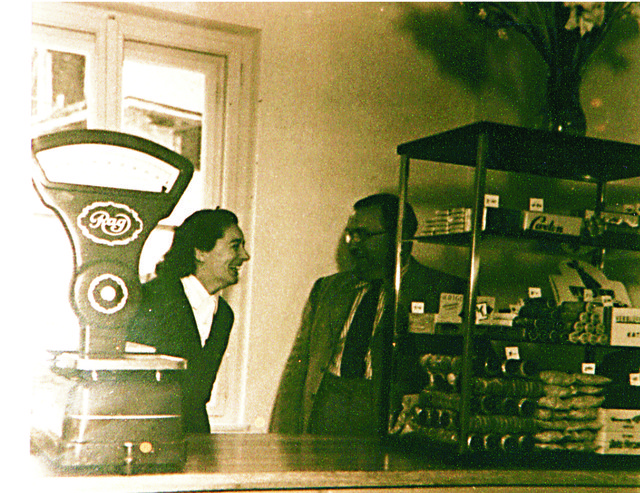 Kiosk im Kino Verkäuferin u, Bgm, Bürger