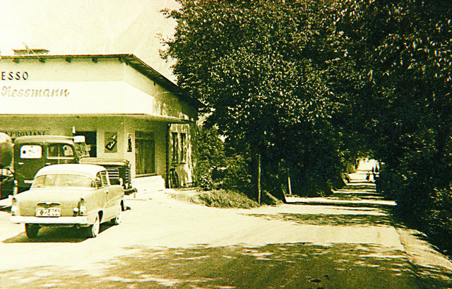 Nessmann Cafe/Mobiltankstelle u. Nussallee