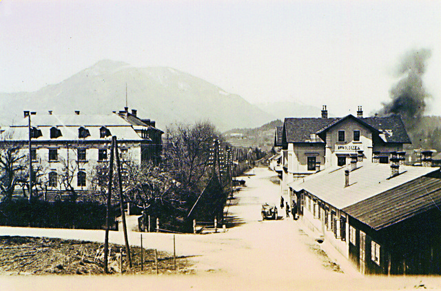 Hotel Leiler und Bahnhof von Arnoldstein