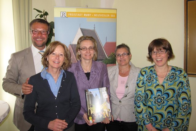 Die Imster TVB-Geschäftsführerin Alexandra Flür (l.) wurde wieder mit höheren Weihen bedacht. | Foto: privat