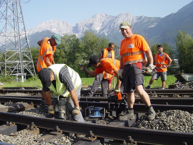 In Stams und in Hatting wird an der Errichtung von Lärmschutzwänden gearbeitet. | Foto: ÖBB