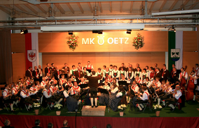 Das große Finale mit dem Kirchenchor und dem Männergesangsverein d'Auensteiner