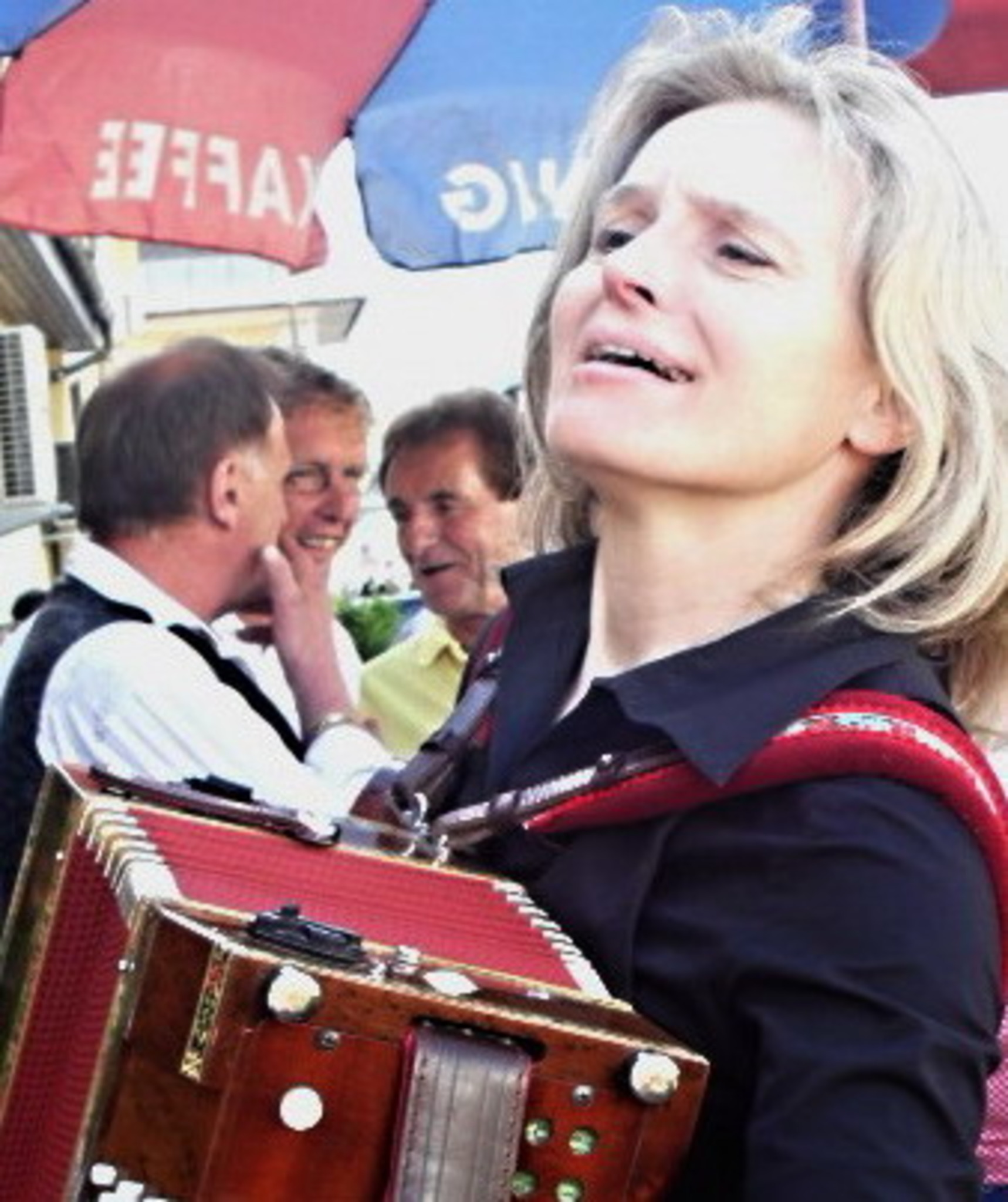 Sibylle Und Ihr Akkordeon In Aktion Spittal sibylle-und-ihr-akkordeon-in-aktion-spittal