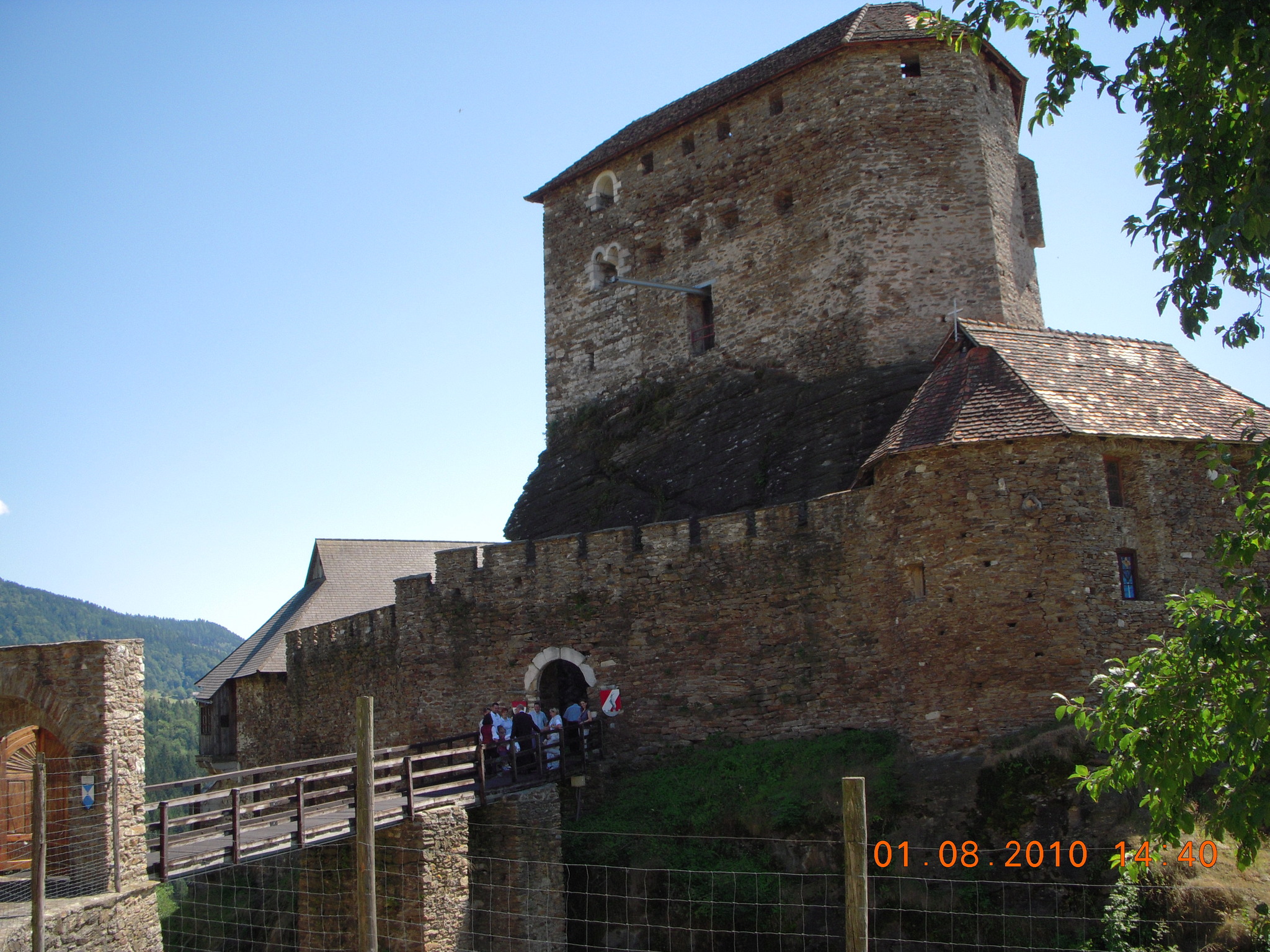 Burg ,,STEIN'' ladet zum verweilen ein. Lavanttal